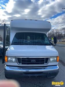 2006 Shuttle Bus Shuttle Bus Transmission - Automatic Maryland Gas Engine for Sale