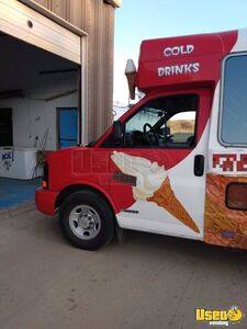 2006 Soft Serve Ice Cream Truck Ice Cream Truck Deep Freezer Saskatchewan Gas Engine for Sale