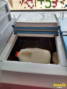 2006 Soft Serve Ice Cream Truck Ice Cream Truck Ice Bin Saskatchewan Gas Engine for Sale