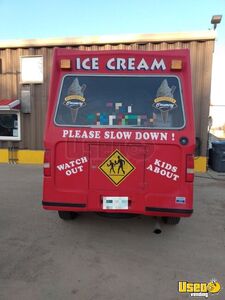 2006 Soft Serve Ice Cream Truck Ice Cream Truck Refrigerator Saskatchewan Gas Engine for Sale