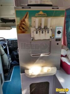 2006 Soft Serve Ice Cream Truck Ice Cream Truck Soft Serve Machine Saskatchewan Gas Engine for Sale