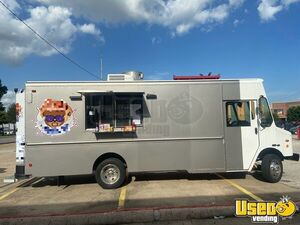 2006 Workhorse Loaded Food Truck w/ Like New 2022 Kitchen Buildout & Walk-In Cooler for Sale In Texas!!!