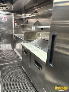 2006 Utilimaster All-purpose Food Truck Stovetop Wyoming Gas Engine for Sale