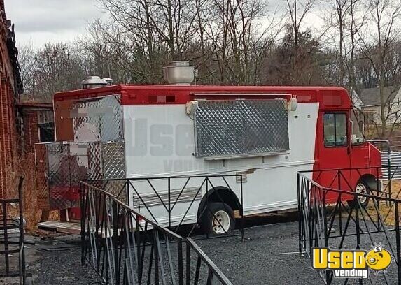 2006 Utilimaster Barbecue Food Truck Massachusetts Gas Engine for Sale