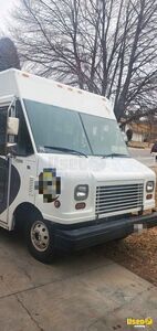 2006 Utilimaster Food Truck All-purpose Food Truck Stainless Steel Wall Covers Colorado Gas Engine for Sale