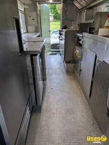 2006 Workhorse 42 All-purpose Food Truck Diamond Plated Aluminum Flooring Minnesota Gas Engine for Sale