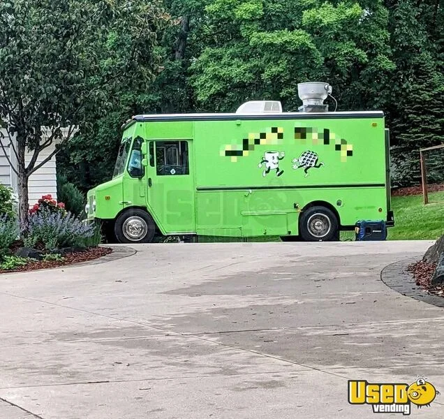 2006 Workhorse 42 All-purpose Food Truck Minnesota Gas Engine for Sale