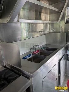 2006 Workhorse 42 All-purpose Food Truck Refrigerator Minnesota Gas Engine for Sale