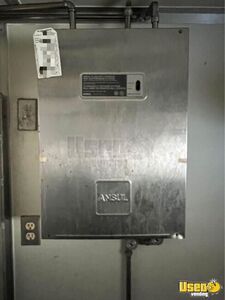 2006 Workhorse Kitchen Food Truck All-purpose Food Truck Diamond Plated Aluminum Flooring Florida Gas Engine for Sale