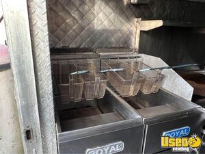 2006 Workhorse Kitchen Food Truck All-purpose Food Truck Insulated Walls Florida Gas Engine for Sale