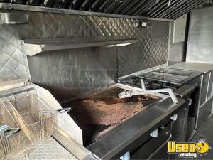 2006 Workhorse Kitchen Food Truck All-purpose Food Truck Stainless Steel Wall Covers Florida Gas Engine for Sale