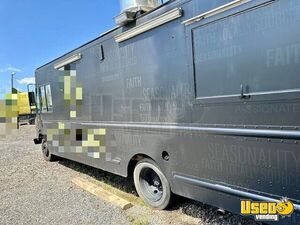 2006 Workhorse W42 Custom Chassis All-purpose Food Truck Deep Freezer North Carolina Gas Engine for Sale