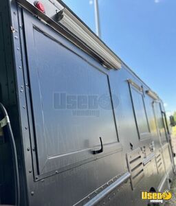 2006 Workhorse W42 Custom Chassis All-purpose Food Truck Refrigerator North Carolina Gas Engine for Sale
