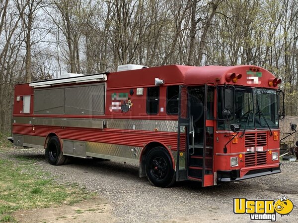 2007 32' Bustaurant Kitchen Food Truck All-purpose Food Truck Connecticut Diesel Engine for Sale