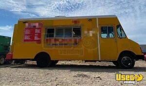 Licensed - 2007 24' Freightliner Street Food Truck | Mobile Kitchen Unit for Sale in Texas!