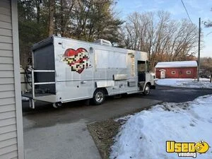 2007 Built By Morgan Olsen All-purpose Food Truck Cabinets Michigan Diesel Engine for Sale