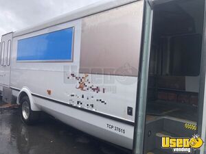 2007 C-5500 Kitchen Food Truck All-purpose Food Truck Concession Window California Gas Engine for Sale