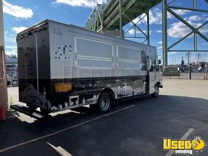 2007 Chassi/line All-purpose Food Truck Air Conditioning Massachusetts Diesel Engine for Sale