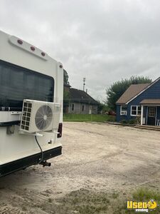 2007 E450 Mobile Hair & Nail Salon Truck Generator Illinois Gas Engine for Sale