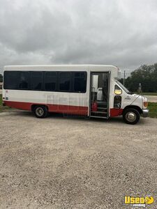 2007 E450 Mobile Hair & Nail Salon Truck Illinois Gas Engine for Sale