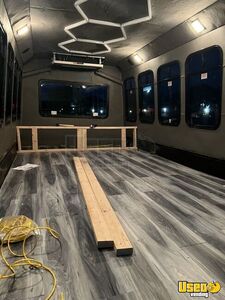 2007 E450 Mobile Hair & Nail Salon Truck Open Signage Illinois Gas Engine for Sale