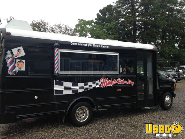 2007 E450 Mobile Hair Salon And Barber Shop Truck Mobile Hair & Nail Salon Truck Florida Diesel Engine for Sale