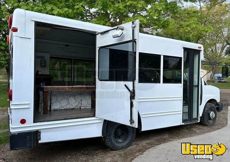 2007 Express Mini Bus 6.0 Other Mobile Business Michigan Gas Engine for Sale