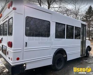 2007 Express Mini Bus 6.0 Other Mobile Business Spare Tire Michigan Gas Engine for Sale