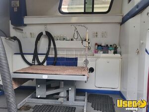 2007 F350 Mobile Pet Grooming Van Pet Care / Veterinary Truck Cabinets Arizona Gas Engine for Sale