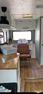 2007 F350 Mobile Salon Truck Mobile Hair & Nail Salon Truck Restroom Texas Gas Engine for Sale