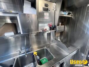 2007 Food Truck All-purpose Food Truck Diamond Plated Aluminum Flooring British Columbia Gas Engine for Sale