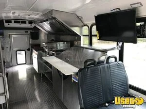 2007 Kitchen Food Truck All-purpose Food Truck Diamond Plated Aluminum Flooring Florida Gas Engine for Sale