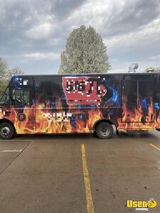 2007 M-line Pizza Food Truck Iowa Diesel Engine for Sale