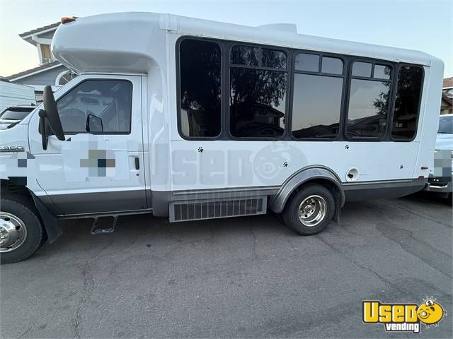 2007 Mobile Dog Grooming Pet Care / Veterinary Truck California Gas Engine for Sale