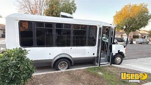 2007 Mobile Dog Grooming Pet Care / Veterinary Truck Generator California Gas Engine for Sale