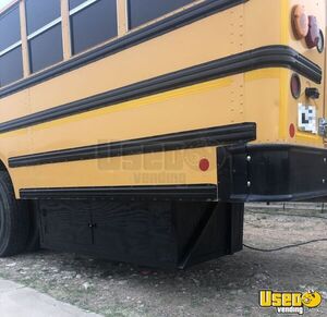 2007 Mobile Gaming Arcade Bus Party / Gaming Trailer Insulated Walls Texas Diesel Engine for Sale