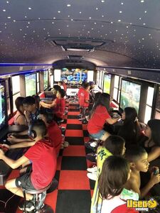 2007 Mobile Gaming Arcade Bus Party / Gaming Trailer Multiple Tvs Texas Diesel Engine for Sale