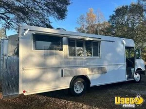 2007 Freightliner MT45 Food Truck with 2024 Kitchen Build-Out for Sale in North Carolina!