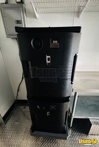 2007 Mt45 Chassis All-purpose Food Truck Diamond Plated Aluminum Flooring Washington Diesel Engine for Sale