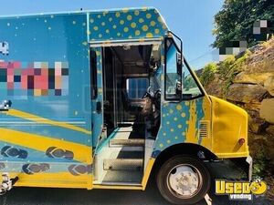 2007 Mt45 Chassis All-purpose Food Truck Stainless Steel Wall Covers Washington Diesel Engine for Sale