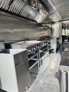 2007 Mt45 Kitchen Food Truck All-purpose Food Truck Hot Water Heater Pennsylvania Diesel Engine for Sale