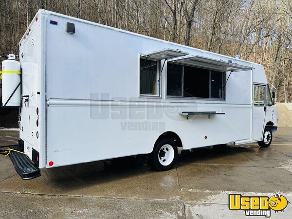 2007 Mt45 Kitchen Food Truck All-purpose Food Truck Pennsylvania Diesel Engine for Sale