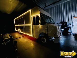 2007 Mt45 Kitchen Food Truck All-purpose Food Truck Steam Table Pennsylvania Diesel Engine for Sale