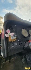 2007 Mt55 All-purpose Food Truck Diamond Plated Aluminum Flooring Ontario Diesel Engine for Sale