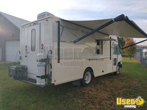 2007 Mt55 Step Van Kitchen Food Truck All-purpose Food Truck Concession Window Indiana Diesel Engine for Sale