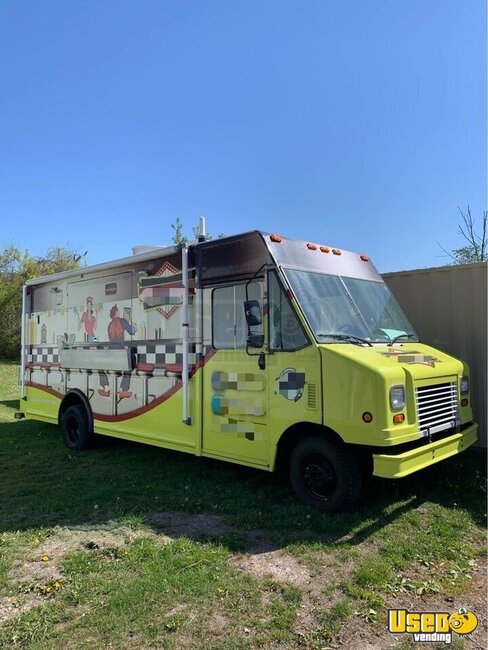 2007 Utilimaster Kitchen Food Truck All-purpose Food Truck Michigan Gas Engine for Sale