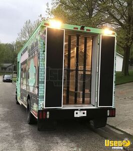2007 Workhorse Mobile Boutique Truck Mobile Boutique Generator Tennessee Gas Engine for Sale