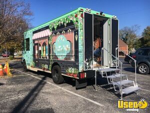 2007 Workhorse Mobile Boutique Truck Mobile Boutique Trailer Air Conditioning Tennessee Gas Engine for Sale