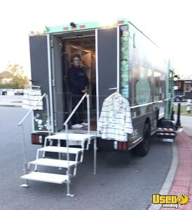2007 Workhorse Mobile Boutique Truck Mobile Boutique Trailer Dressing Room Tennessee Gas Engine for Sale