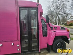 2008 C4500 Mobile Hair & Nail Salon Truck Electrical Outlets Illinois Diesel Engine for Sale